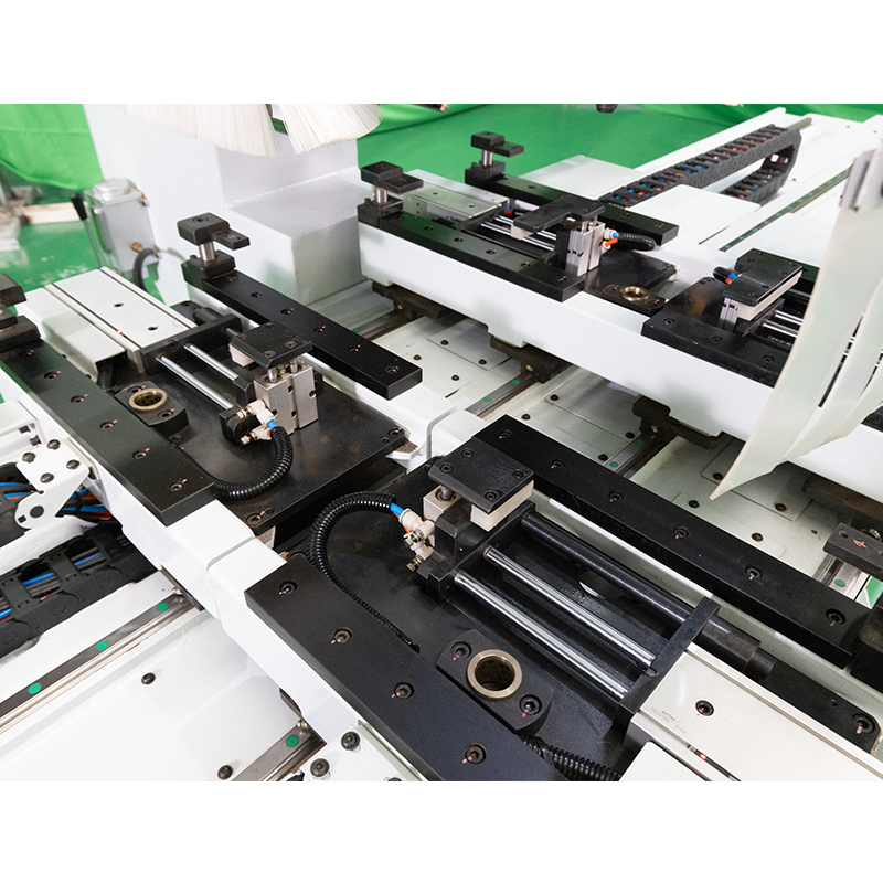 Does a door cover machining center possess tool wear compensation and tool breakage detection functions to ensure continuous production stability?